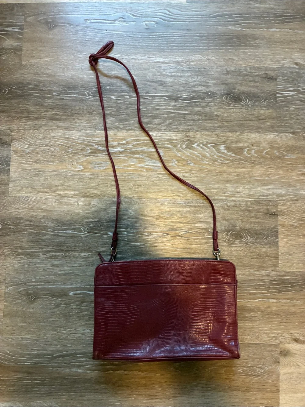 Women's Crossbody Bag in Burgundy